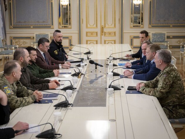 Шеппс и Радакин посоветовали Украине заняться обороной и ударами по Крыму. Зеленский был 