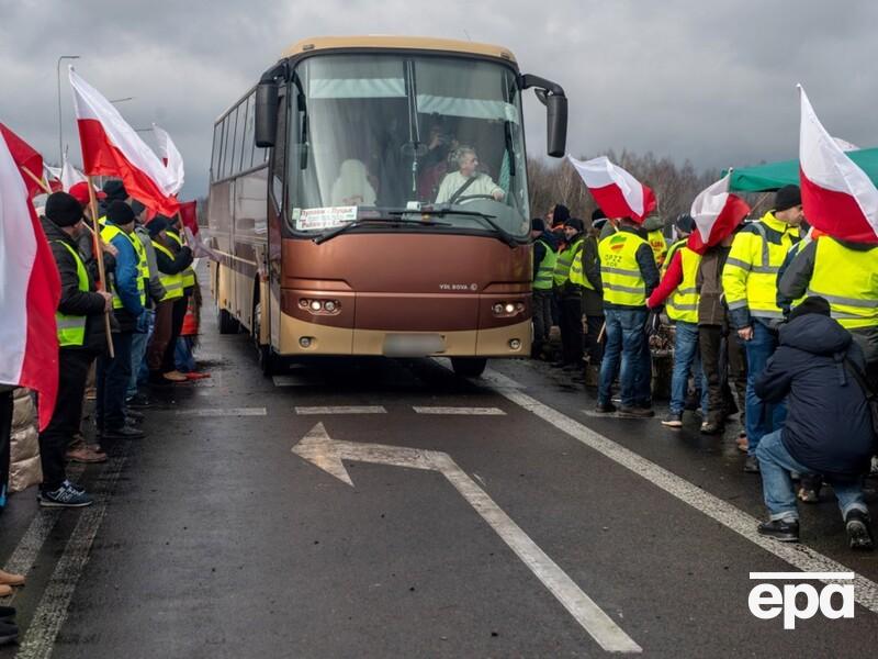 Польські протестувальники повністю перекрили рух транспорту в пункті пропуску "Медика – Шегині" – ДПСУ