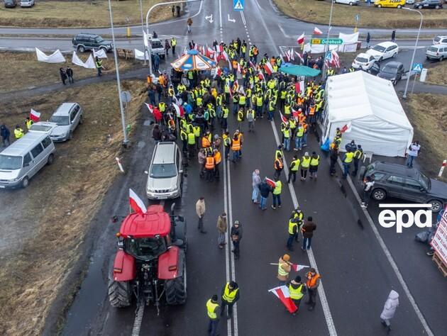 Польські мітингувальники припинили блокувати пасажирський транспорт на пункті пропуску 