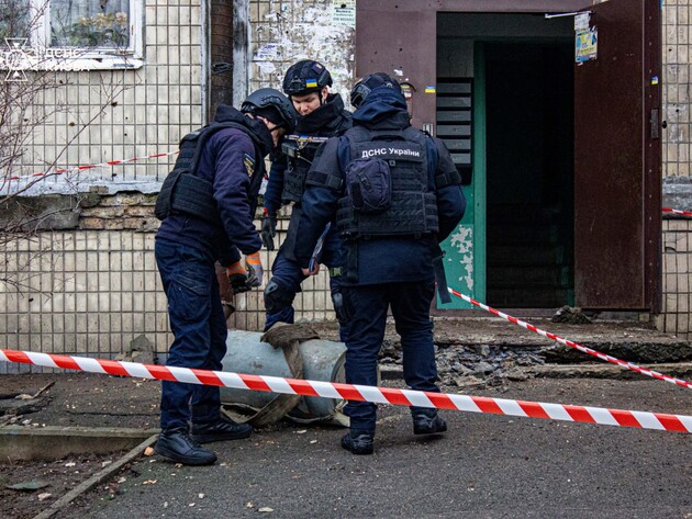 Атака на Киев: пиротехники изъяли и уничтожили боевую часть российской ракеты в Шевченковском районе