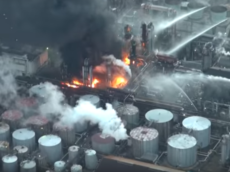 В Японии произошел пожар на нефтеперерабатывающем заводе