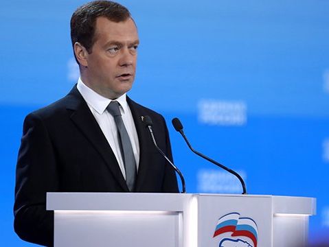 Медведев заявил, что пора "расстаться с иллюзиями" по поводу отмены санкций против РФ