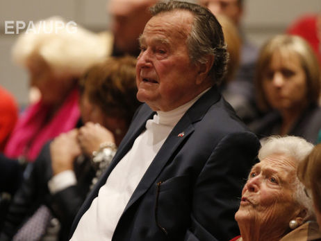 Попавший в больницу с пневмонией Буш-старший идет на поправку