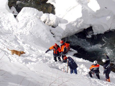 В Мурманской области России 11 туристов попали под сошедшую с гор лавину 