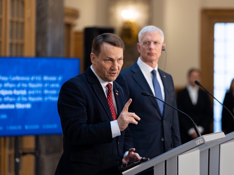 Польша удвоит вклад в чешскую инициативу по закупке артснарядов для Украины – Сикорский