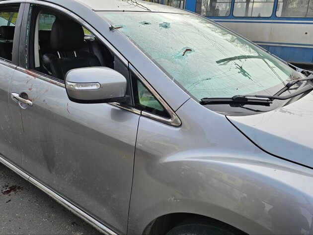 Росіяни обстріляли таксі в Херсоні, водій загинув, двоє пасажирів дістали поранення – ОВА