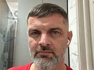 Морпех Дианов показал, как выглядит с заметно отросшей бородой. В сети отметили, что его теперь трудно узнать