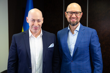 Большое наступление России, окружение Харькова, реакция США, атака ИГИЛ на Crocus. Стрим Гордона с Яценюком. Трансляция