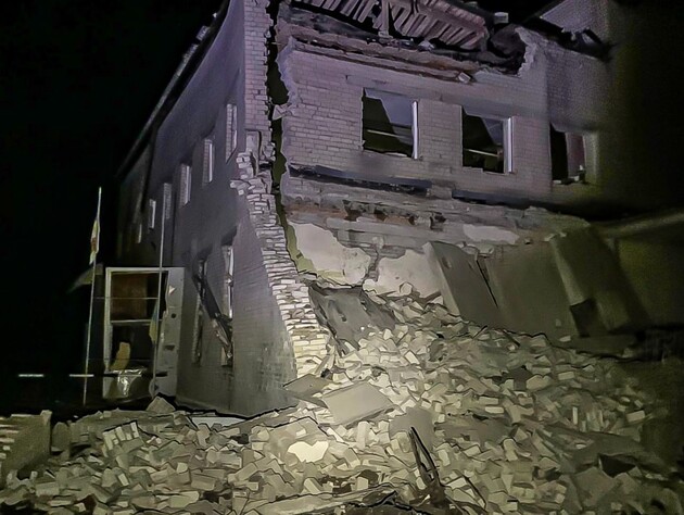 Окупанти вночі атакували пожежно-рятувальний підрозділ у Харківській області, частину будівлі зруйновано – ДСНС України