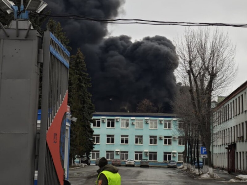 В РФ горит крупный машиностроительный завод 