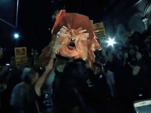 Трамп, Эрдоган, Асад, Революция достоинства: Moby выпустил клип на песню Erupt & Matter. Видео