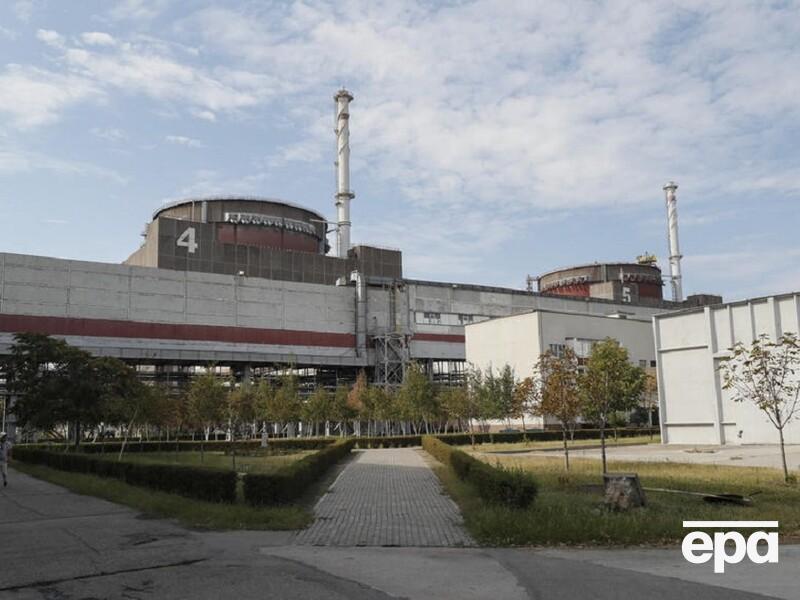 Одна з двох ліній електроживлення ЗАЕС вимкнулася через російські обстріли, станція на межі блекауту – "Енергоатом"