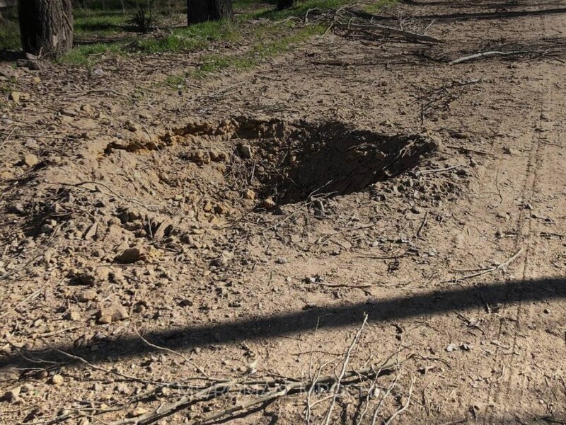 Росіяни вранці вдарили по житлових кварталах Херсона, поранено трьох людей