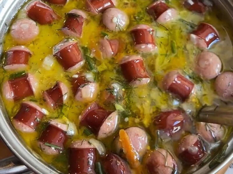 Обжарьте это в кастрюле с толстым дном – и суп будет вкусным. Рецепт с охотничьими колбасками