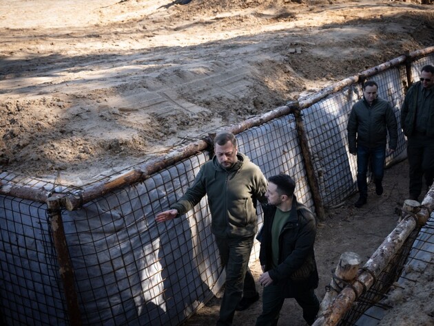 Зеленский проинспектировал строительство фортификаций в Черниговской области. Фото, видео