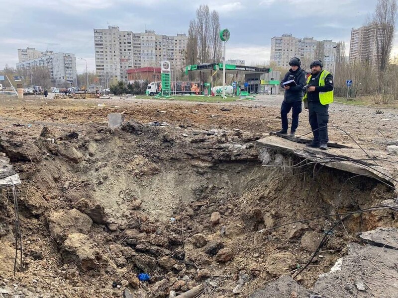 У Харкові семеро загиблих, повністю зруйновано АЗС. У Нацполіції показали фото наслідків нічних ударів