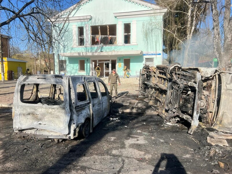 Окупанти атакували Білопілля чотирма бомбами, загинула жінка. У Сумах після російської атаки троє постраждалих