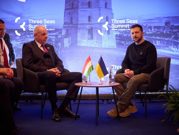 Зеленский впервые встретился с новым президентом Венгрии и предложил ему заключить двустороннее соглашение о безопасности