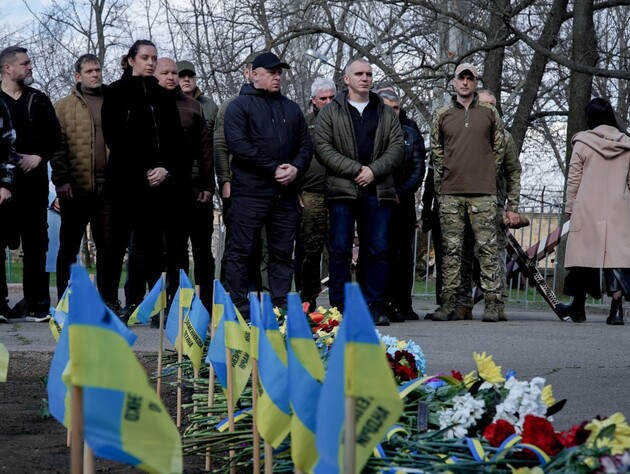 У Миколаєві оголосили жалобу за загиблими внаслідок ракетного удару російських окупантів 11 квітня
