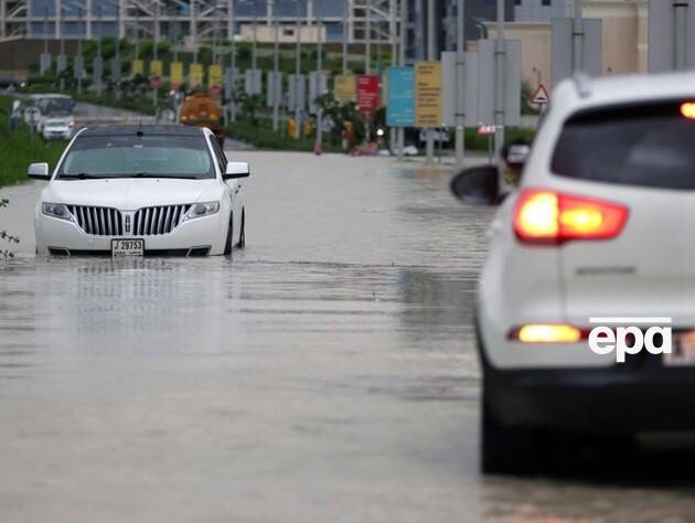 У Дубаї, куди виїхав син мера затопленого Орська, теж почалася повінь