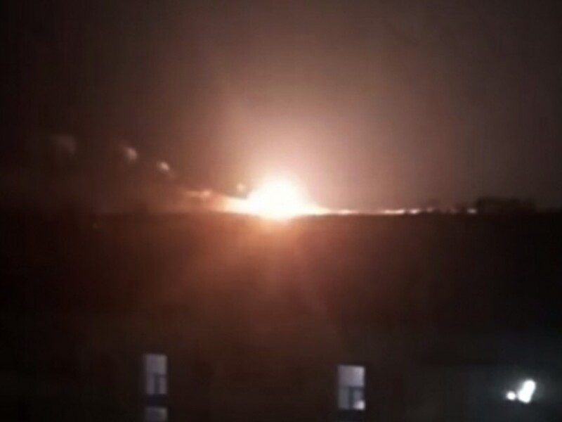 В Крыму прогремели взрывы на военном аэродроме Джанкой, начался крупный пожар. Видео