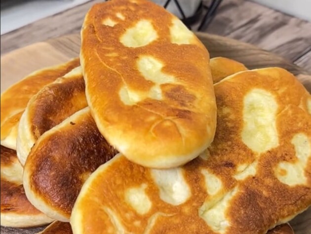 Добавьте этот секретный ингредиент во время замешивания – и тесто получится пышное и хрустящее. Рецепт жареных пирожков 