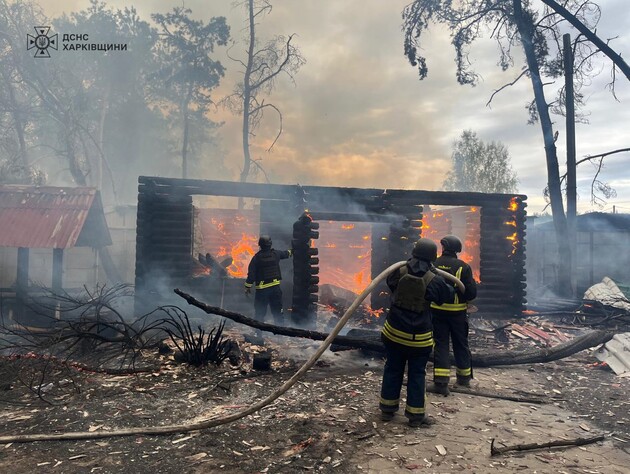Российский артобстрел вызвал масштабный пожар в Харьковской области. Фото