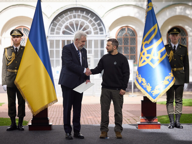 Зеленский принял верительные грамоты от послов пяти стран, которые начали работу в Украине. Видео
