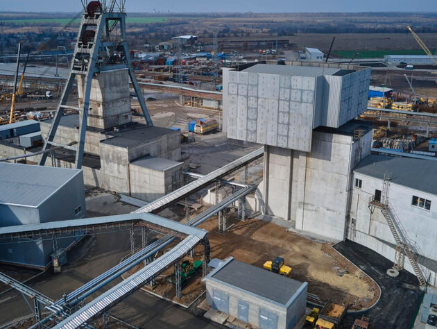 Українські шахтарі й далі видобувають вугілля за 40 км до лінії фронту – The Irish Times