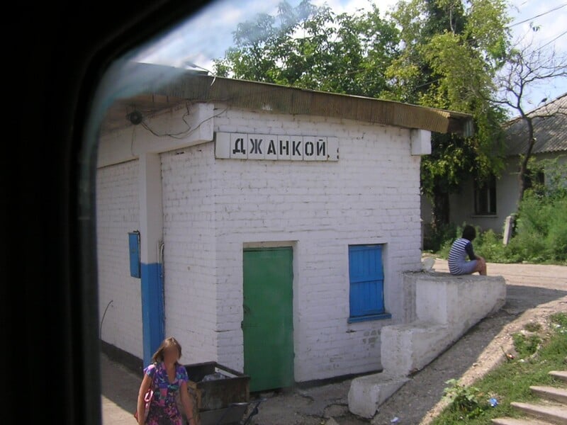 "Возможно, самый амбициозный ракетный удар Украины". СМИ сообщили, что ночью БПЛА и ATACMS атаковали объекты ПВО в Крыму, в том числе аэродром в Джанкое