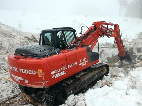 Обнаружены еще четыре тела погибших в результате схождения лавины на гостиницу в Италии