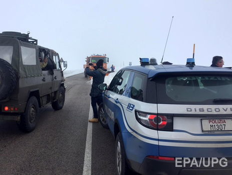 Недалеко от заваленного лавиной отеля в Италии разбился вертолет, шестеро погибших