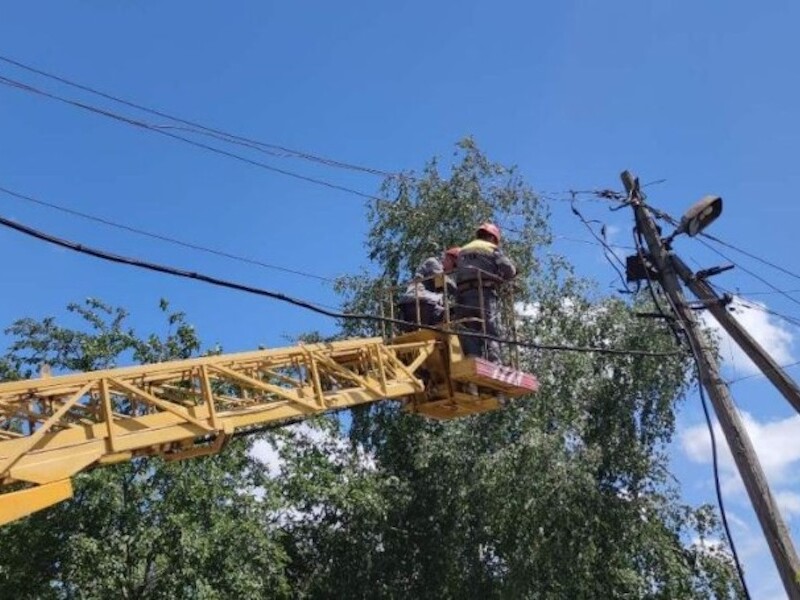 За двое суток ДТЭК вернул свет 70 тыс. семей, которые были без электроэнергии из-за обстрелов