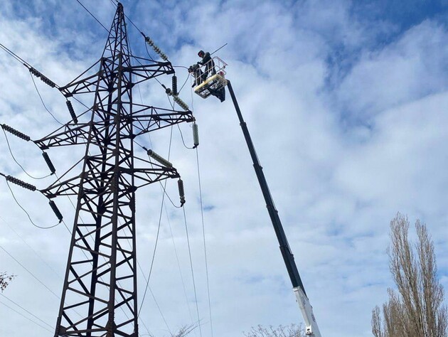 Из-за обстрелов РФ нарушено электроснабжение в двух областях, в Донецкой области ранены трое работников шахты – Минэнерго 