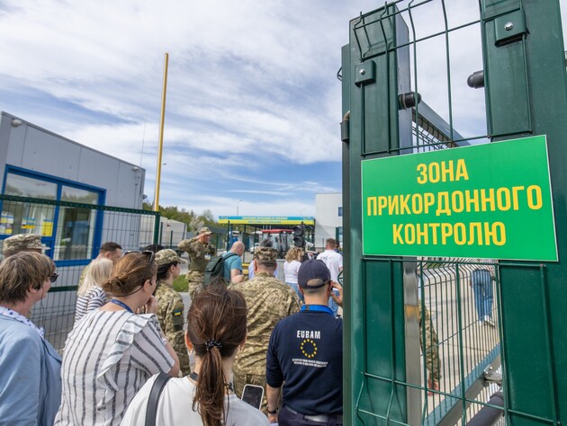 За время военного положения украинцы 1060 раз пытались дать взятку пограничникам – ГПСУ