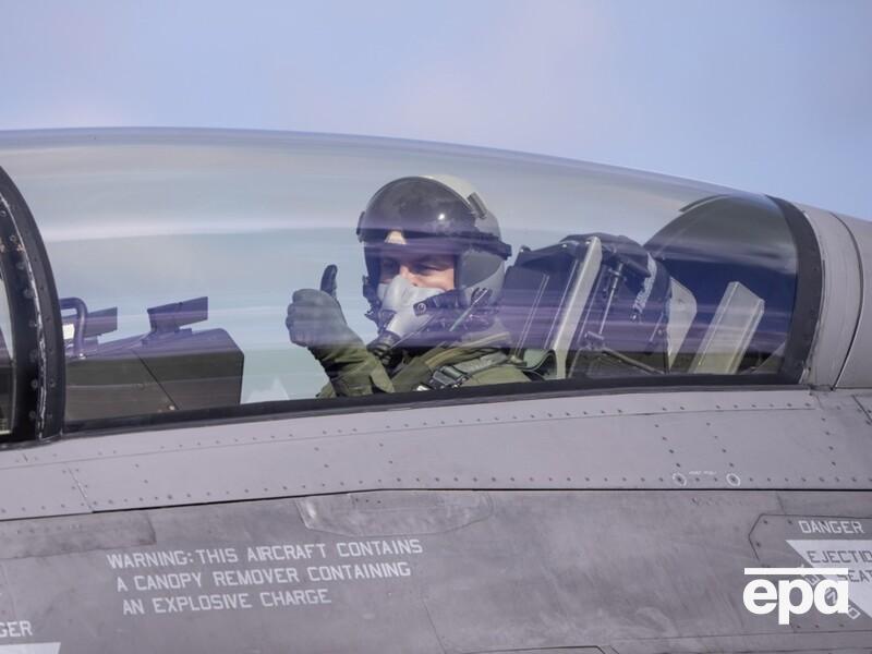 Нідерланди планують розпочати постачання F-16 Україні восени – глава міноборони