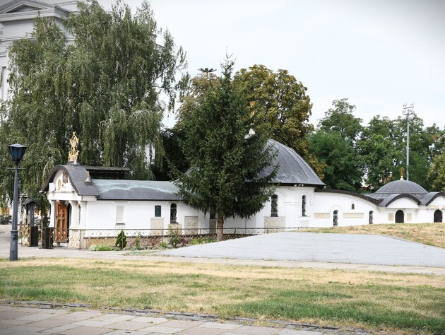 Прихожане МП не дали снести храм-МАФ на территории Музея истории в Киеве