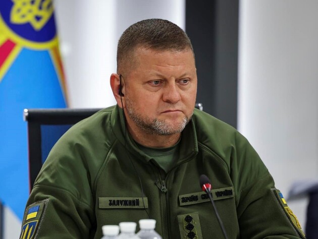 Залужний після офіційного призначення послом у Великобританію опублікував колаж зі своїх двох фото. Допис за 30 хвилин зібрав 10 тис. лайків