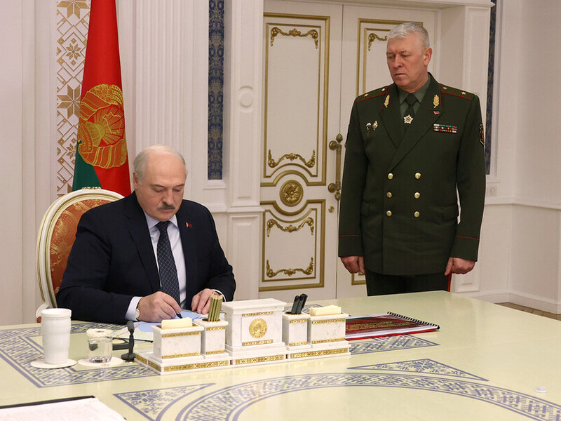 Лукашенко уволил начальника Генштаба вооруженных сил Беларуси