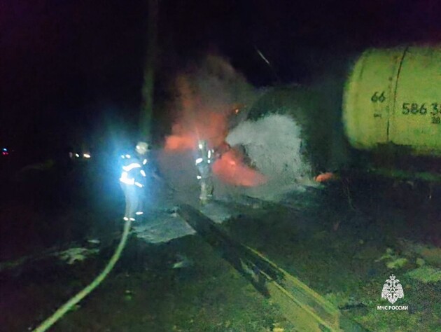 У Ростовській області РФ зійшло з рейок кілька вагонів поїзда, виникла пожежа