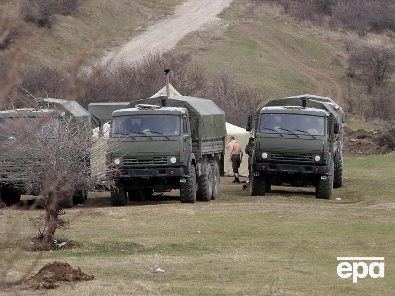 "Техники стало совсем мало". Партизаны рассекретили скопление военных РФ в Крыму и нефтебазу