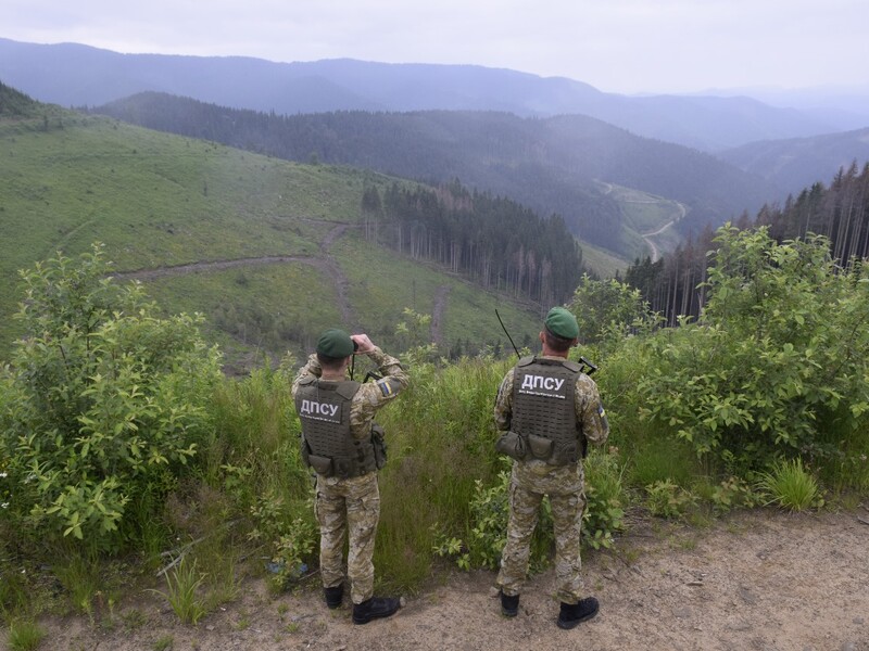 Несколько групп мужчин пытались попасть в Румынию через горы, пограничникам пришлось стрелять – ГПСУ