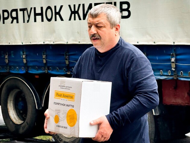 Переселенцы из Луганской области получают помощь от Фонда Рината Ахметова в Сумах