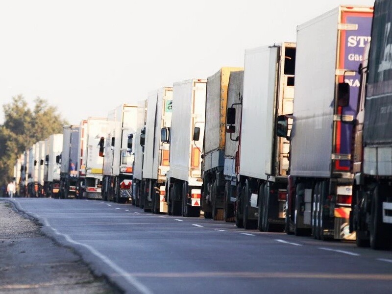 Через проблеми з бронюванням ринок автоперевезень на межі зупинення – Асоціація міжнародних автоперевізників України