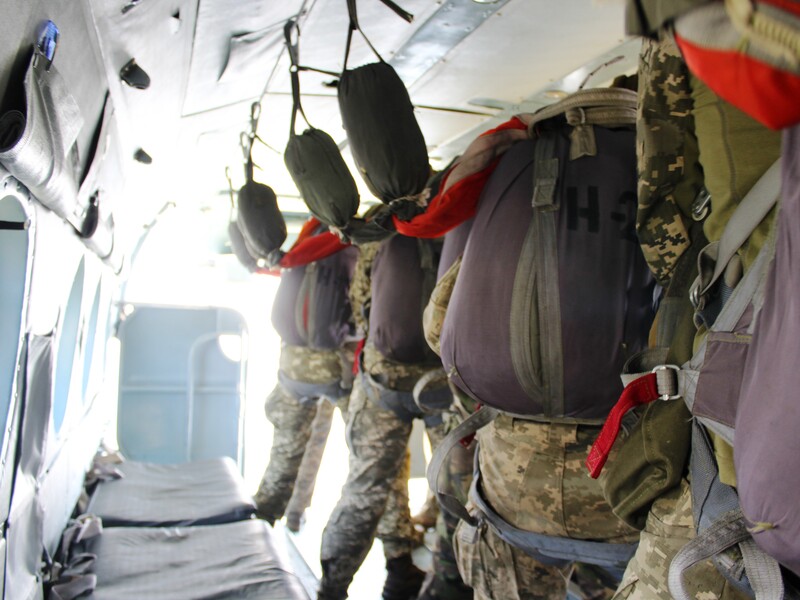 В Одесской военной академии во время прыжка с парашютом погиб курсант – ГБР