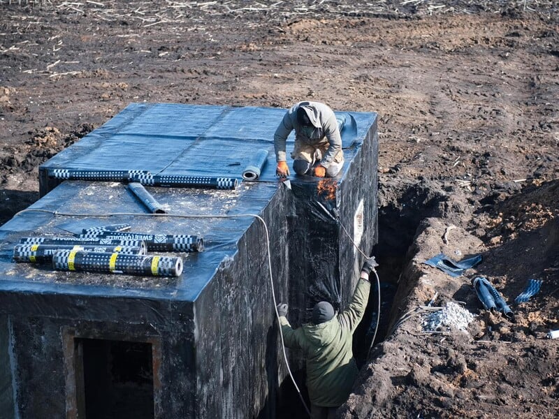 У Харківській області на будівництві фортифікацій через обстріли РФ загинуло четверо людей, цивільні підприємства втратили техніки на 30 млн грн – ОВА