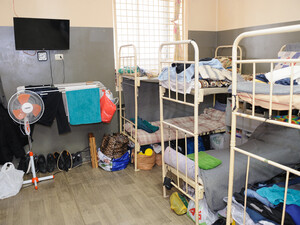 Платні камери, спільні по 20 осіб, церква, пральня і собака з Бахмута. Екскурсія Гордона Лук'янівським СІЗО. Фоторепортаж