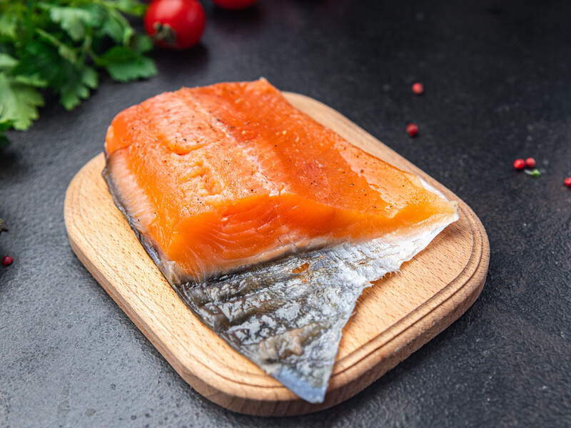 Диетолог рассказала, можно ли есть кожу лосося и как это отразится на здоровье