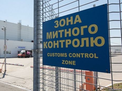 Задержанную за взятку в $50 тыс. сотрудницу Одесской таможни перевели на должность в Киеве – СМИ