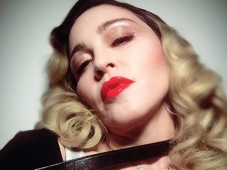 Мадонна хочет усыновить двоих детей